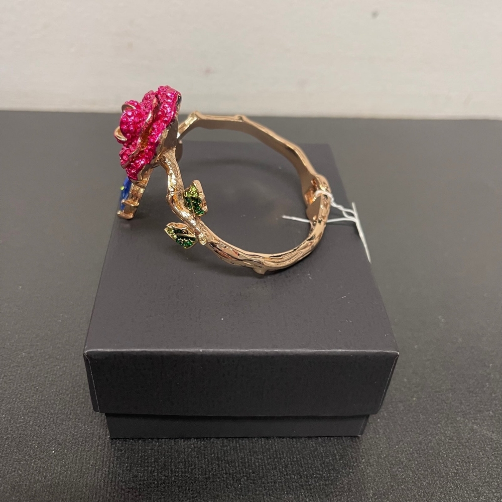 Betsey Johnson Rose Hing - Picture 4 of 8